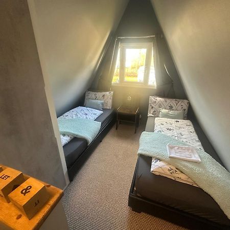 Widgeon Bespoke Cabin Is Lakeside With Private Fishing Peg, Hot Tub Situated At Tattershall Lakes Country Park Exterior foto